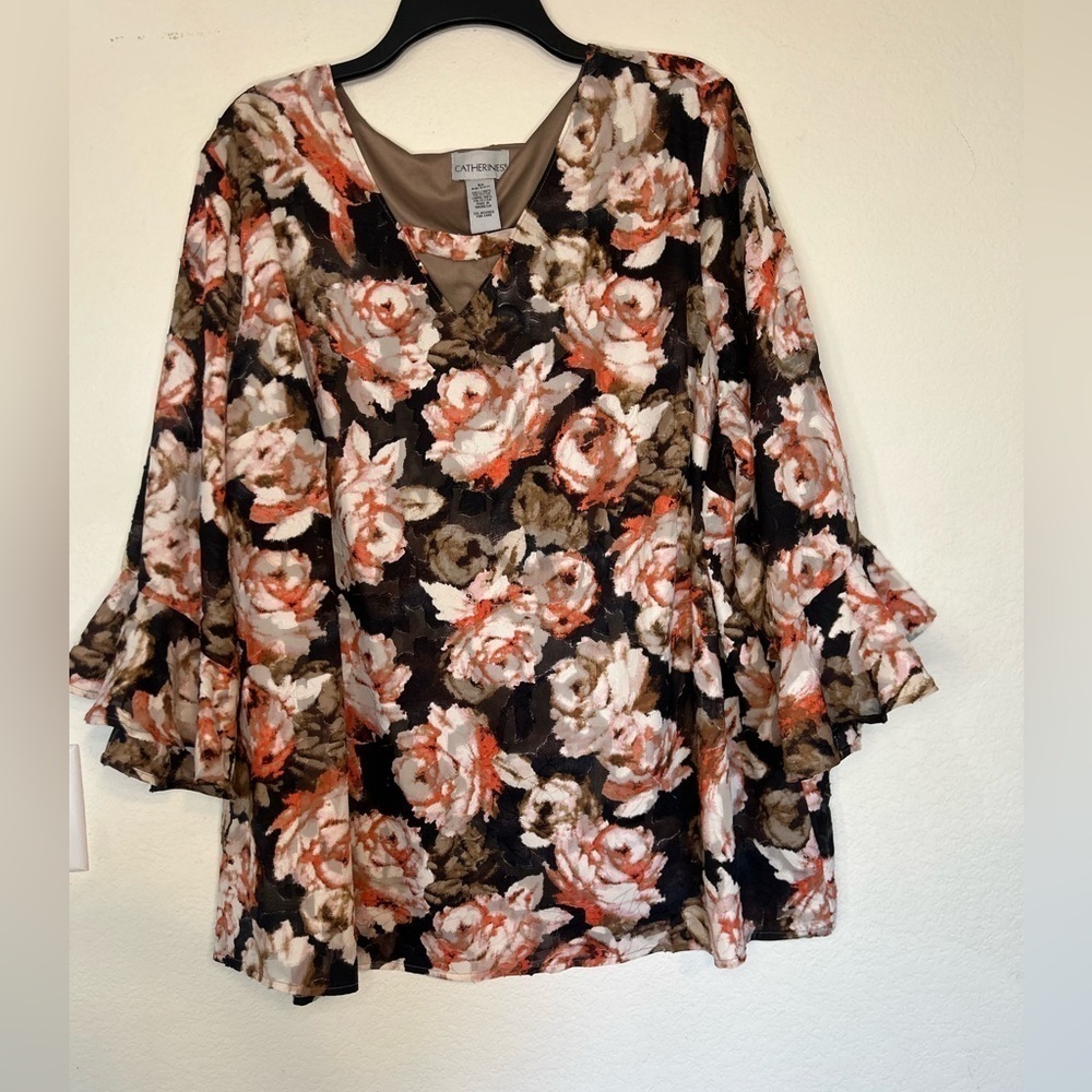 Catherines 3/4 Bell Sleeve V Neck
Blouse 2X In Floral